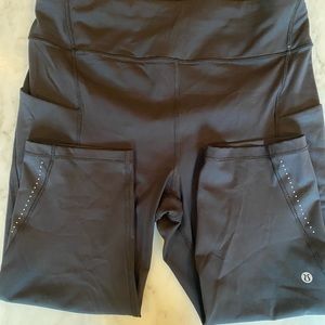 Lululemon Break Free Crop 17” leggings. Size 12. Black.